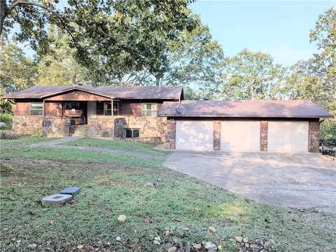1218 N Fry St, Lead Hill, AR 72644