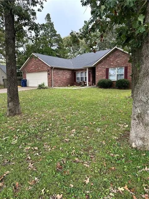 506 W Quarter Rd, Siloam Springs, AR 72761