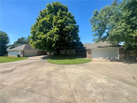 908 S 910 S 28th St, Rogers, AR 72758