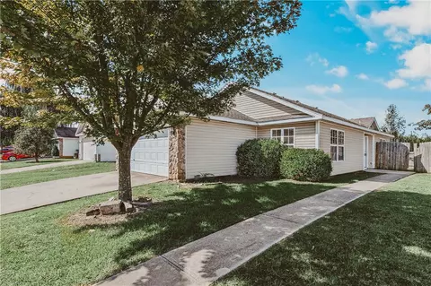 393 Cascade Cir, Springdale, AR 72764