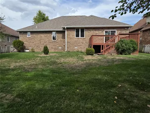 Exterior - 1146 W Rockhill St, Springfield, MO 65810 photo 7 of 9