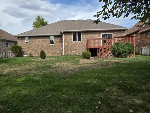 Exterior - 1146 W Rockhill St, Springfield, MO 65810 photo 6 of 9