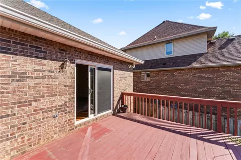 Exterior - 1146 W Rockhill St, Springfield, MO 65810 photo 4 of 9