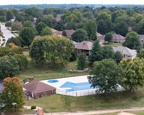 Exterior - 1146 W Rockhill St, Springfield, MO 65810 photo 8 of 9