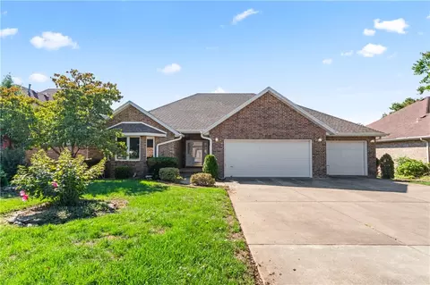 1146 W Rockhill St, Springfield, MO 65810