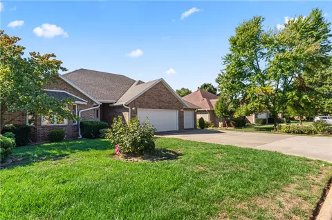 Exterior - 1146 W Rockhill St, Springfield, MO 65810 photo 9 of 9