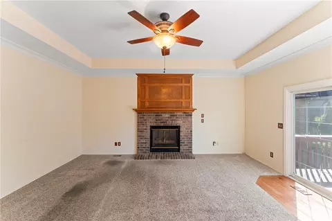 Living - 1146 W Rockhill St, Springfield, MO 65810 photo 2 of 4