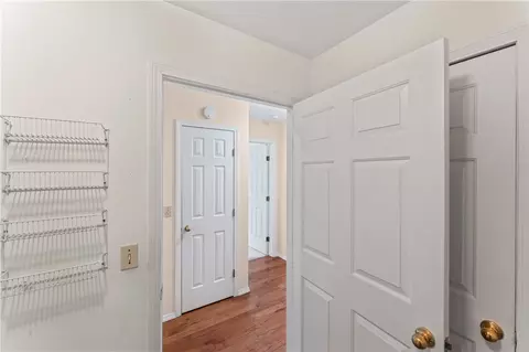 Entry Way - 1146 W Rockhill St, Springfield, MO 65810 photo 3 of 4