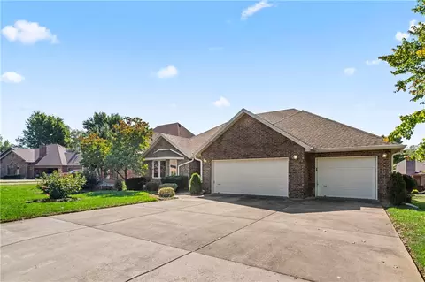 Exterior - 1146 W Rockhill St, Springfield, MO 65810 photo 2 of 9