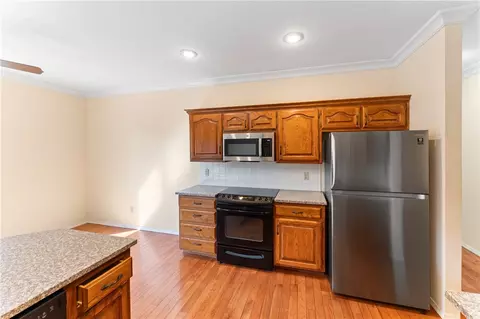Kitchen - 1146 W Rockhill St, Springfield, MO 65810 photo 2 of 2