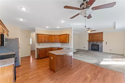 Living - 1146 W Rockhill St, Springfield, MO 65810 photo 4 of 4
