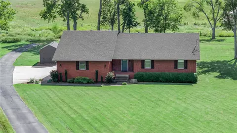 1904 N Mayflower Rd, Bentonville, AR 72713