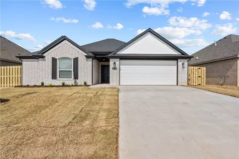 1106 Harvest Ave, Lowell, AR 72745