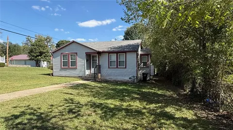 Exterior - 419 Center Ave, Harrison, AR 72601 photo 4 of 5