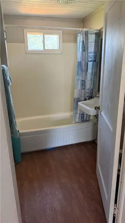 Bath - 419 Center Ave, Harrison, AR 72601 photo 1 of 1