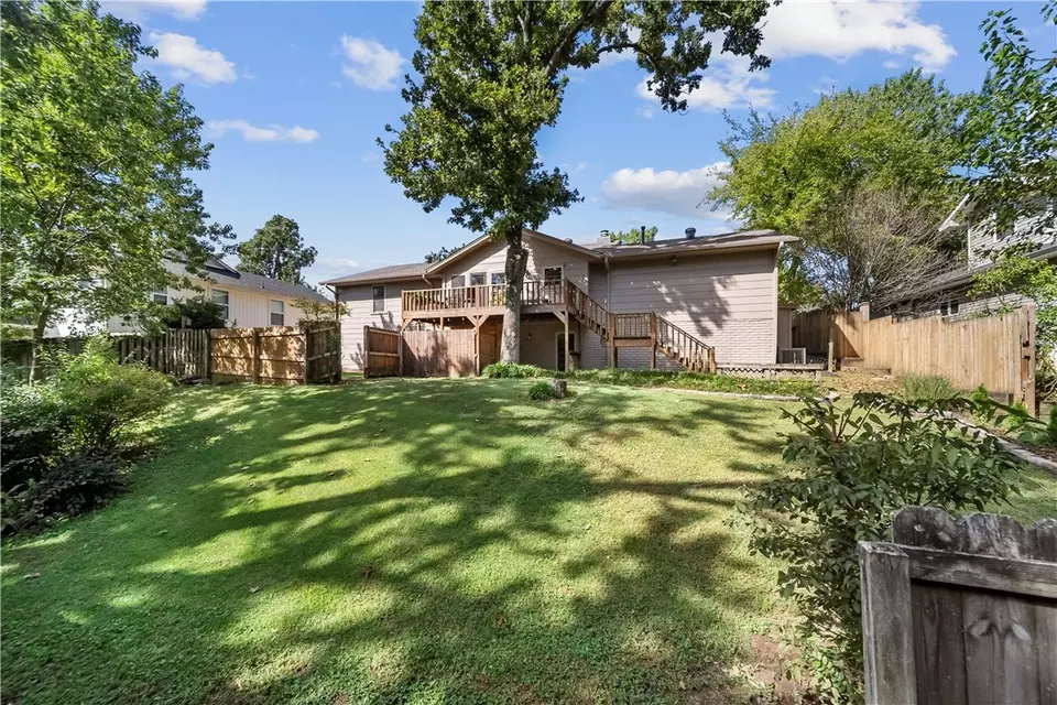 Exterior - 1321 Quail Run Cir, Bentonville, AR 72712 photo 7 of 7