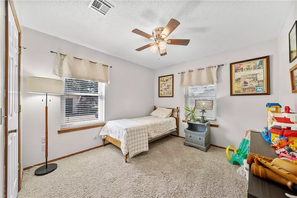 Bedroom - 1321 Quail Run Cir, Bentonville, AR 72712 photo 3 of 8
