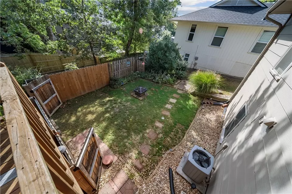 Exterior - 1321 Quail Run Cir, Bentonville, AR 72712 photo 3 of 7