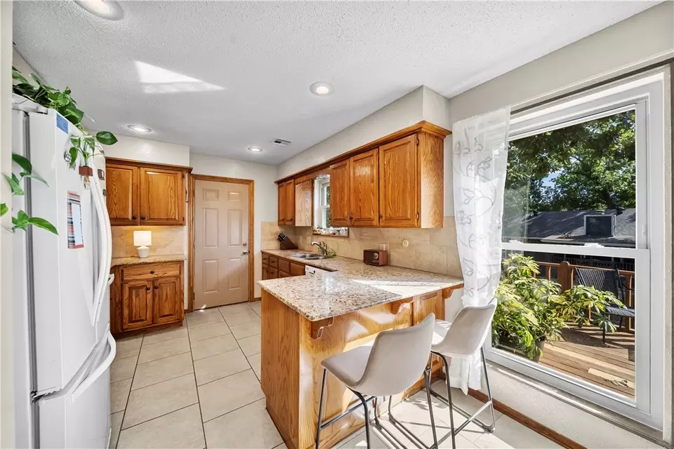 Kitchen - 1321 Quail Run Cir, Bentonville, AR 72712 photo 4 of 4