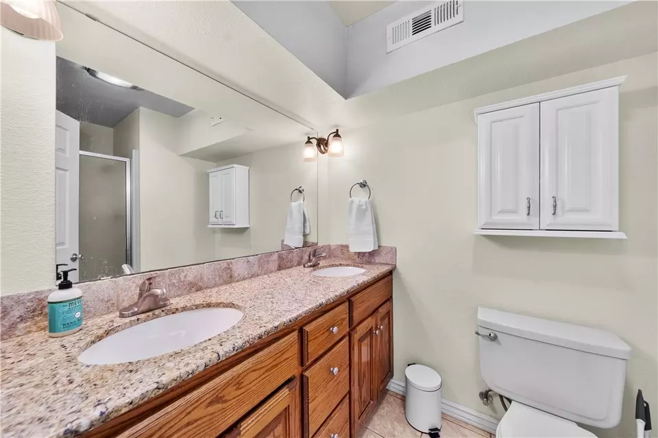 Bath - 1321 Quail Run Cir, Bentonville, AR 72712 photo 2 of 2