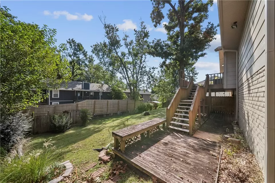 Exterior - 1321 Quail Run Cir, Bentonville, AR 72712 photo 4 of 7