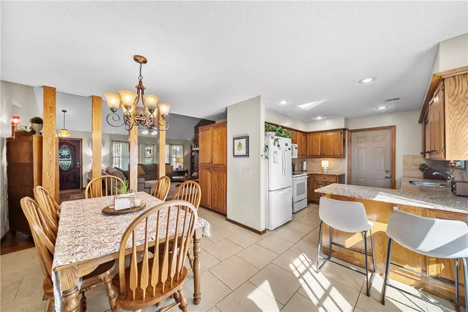 Dining - 1321 Quail Run Cir, Bentonville, AR 72712 photo 3 of 4