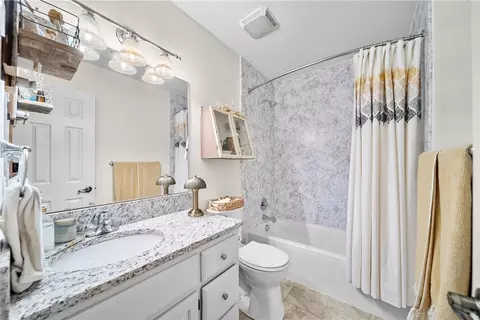 Bath - 1321 Quail Run Cir, Bentonville, AR 72712 photo 1 of 2