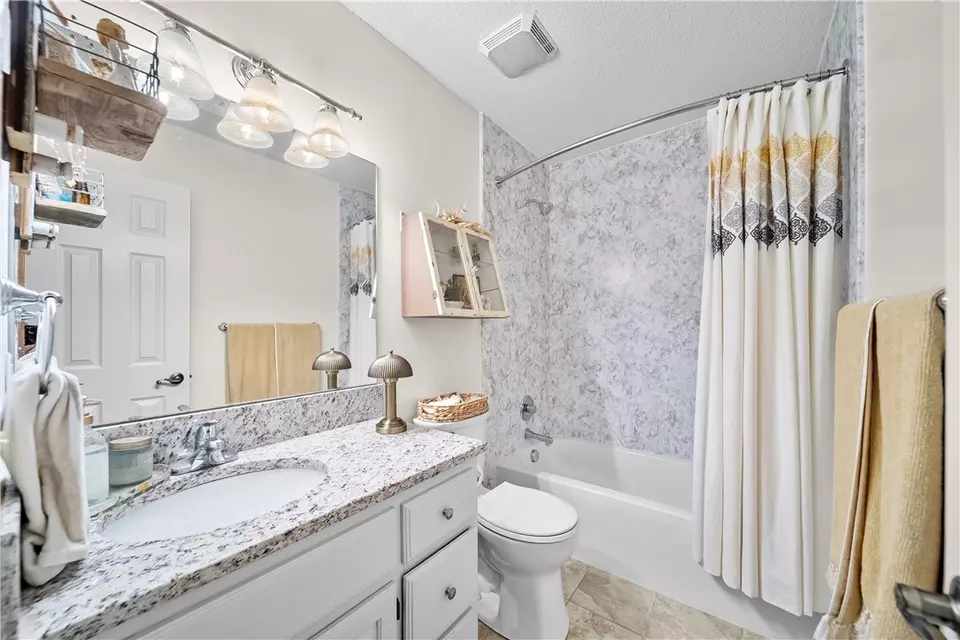 Bath - 1321 Quail Run Cir, Bentonville, AR 72712 photo 1 of 2