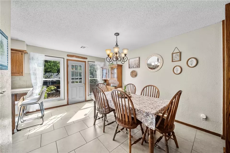 Dining - 1321 Quail Run Cir, Bentonville, AR 72712 photo 1 of 4