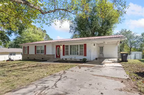 907 S Clifford St, Harrison, AR 72601