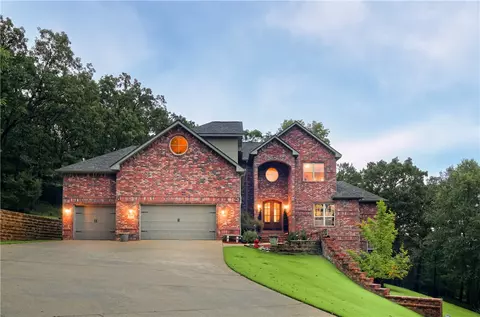 2464 N Fox Trl, Fayetteville, AR 72703