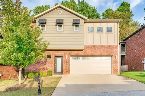 1496 N Desoto Pl, Fayetteville, AR 72703