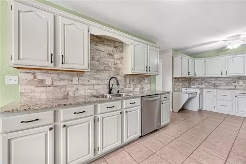 Kitchen - 107 Fox Run, Centerton, AR 72719 photo 2 of 2