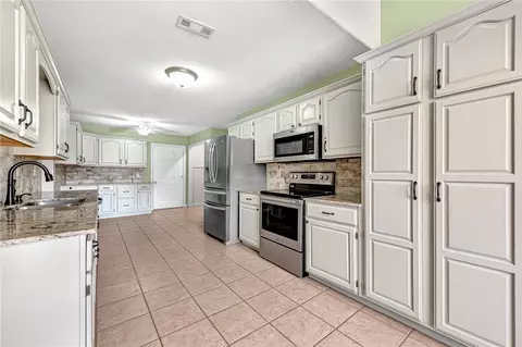 Kitchen - 107 Fox Run, Centerton, AR 72719 photo 1 of 2