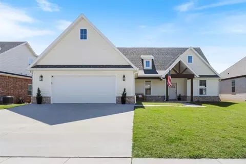 921 Petit Jean St, Prairie Grove, AR 72753