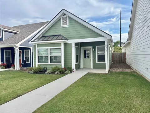 701 NE Heights Ln, Bentonville, AR 72712