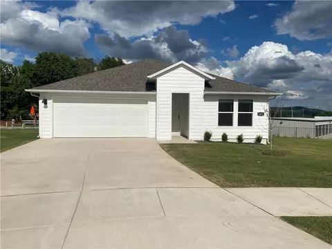 1031 Rently St, Prairie Grove, AR 72753