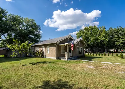 401 S Giles Ave, Gentry, AR 72734