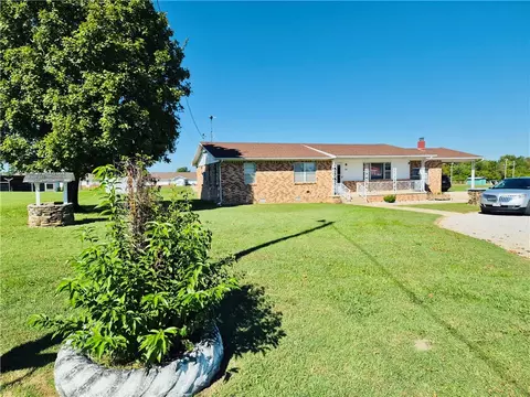 504 6th St, Green Forest, AR 72638