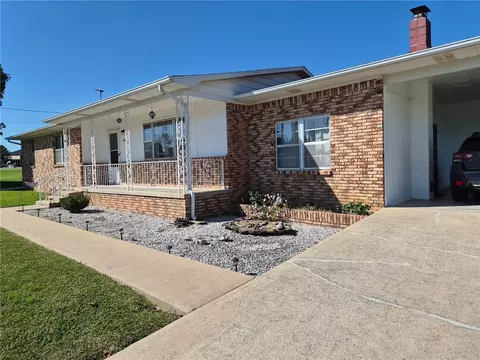 504 6th St, Green Forest, AR 72638