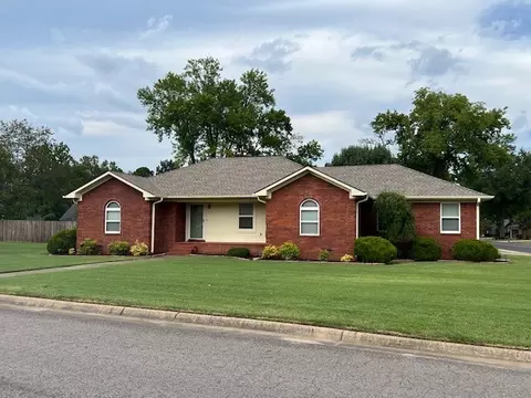 810 Hickory Hollow Ln, Russellville, AR 72801