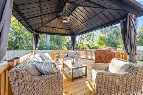 325 Bluff Dr, Lowell, AR 72745