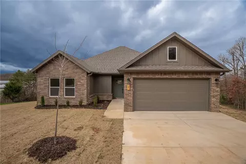 1 Lynn Ln, Bella Vista, AR 72714