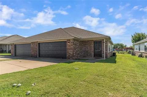 985 Remington Dr, Springdale, AR 72764