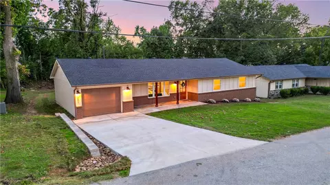 1201 NW 10th St, Bentonville, AR 72712