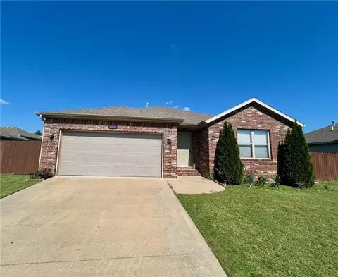 3038 Cherry Knoll Cir, Springdale, AR 72762