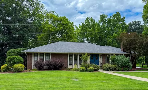 204 E Shore Dr, Russellville, AR 72802