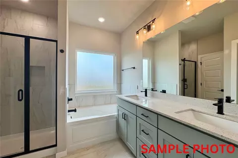 Bath - 3904 Tranquility St, Springdale, AR 72764 photo 1 of 3