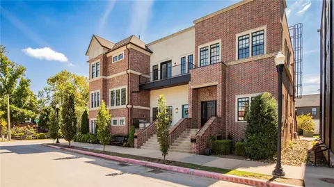 228 SE 2nd St, Bentonville, AR 72712