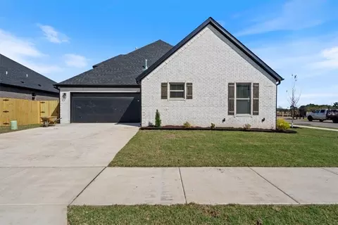 6900 SW Basswood St, Bentonville, AR 72713